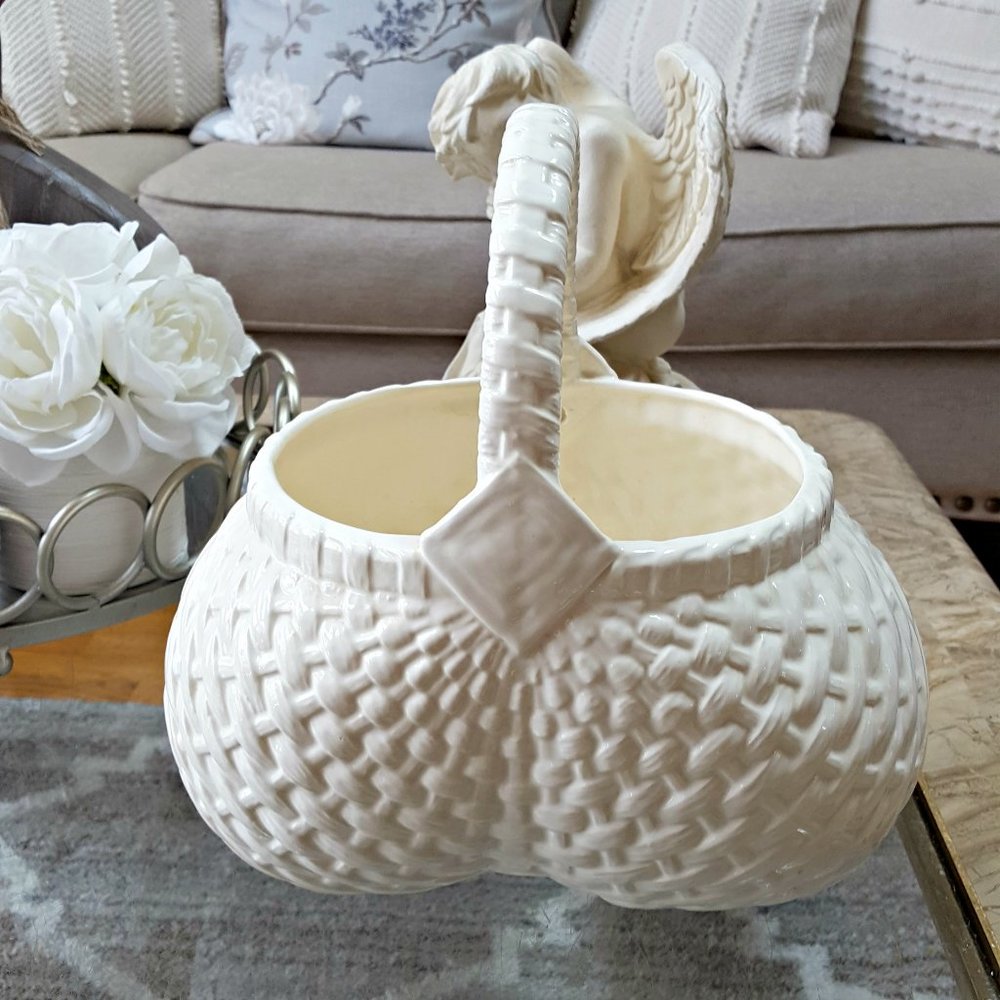 GORGEOUS Vintage CERAMIC Rattan MOTIF BASKET